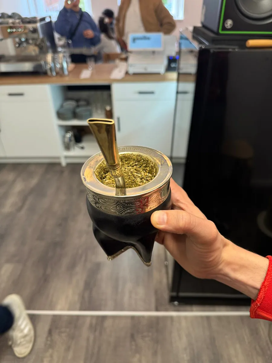 Mate listo en el mostrador de Patagonien